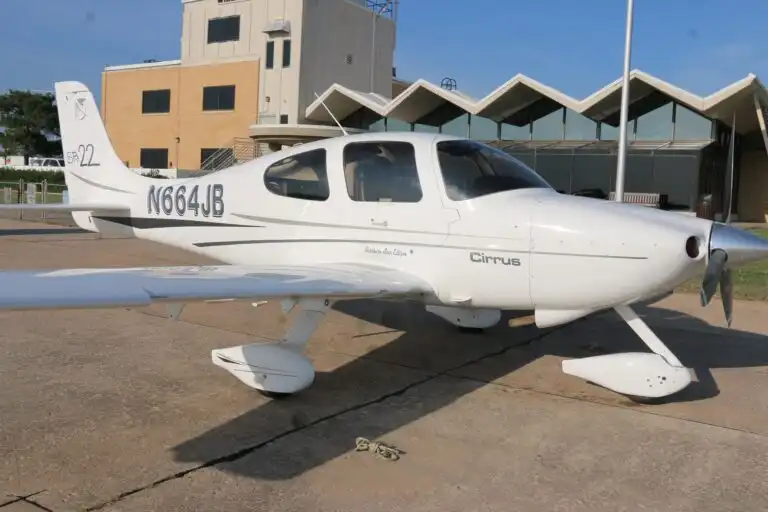 Cirrus SR22