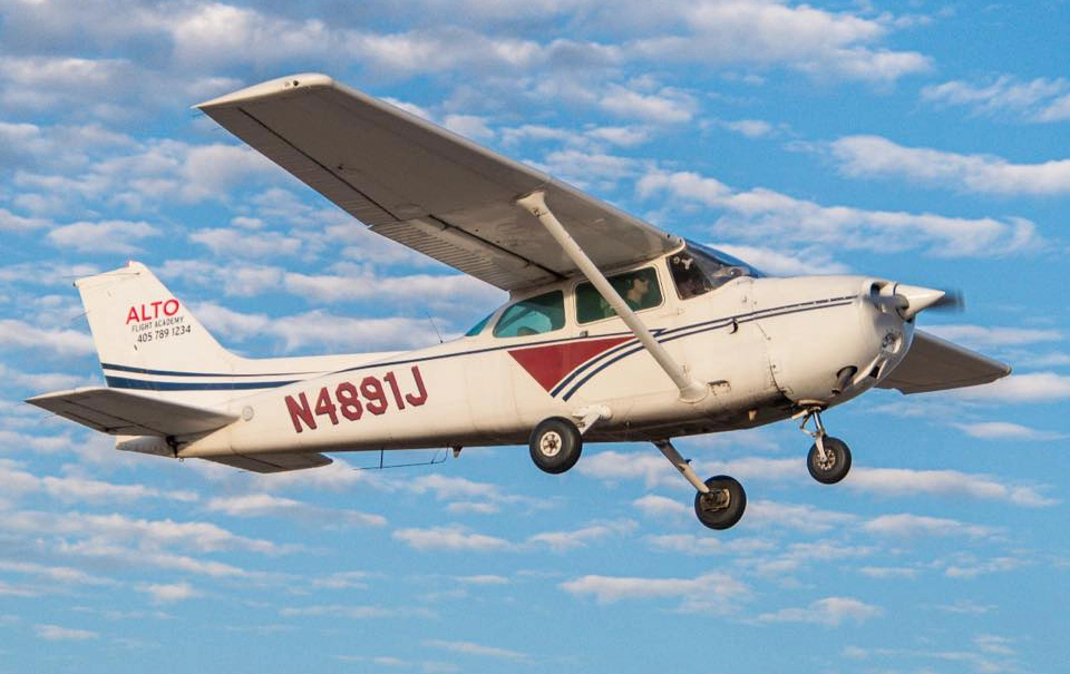 Cessna 182 N4891J flying over Bethany, OK